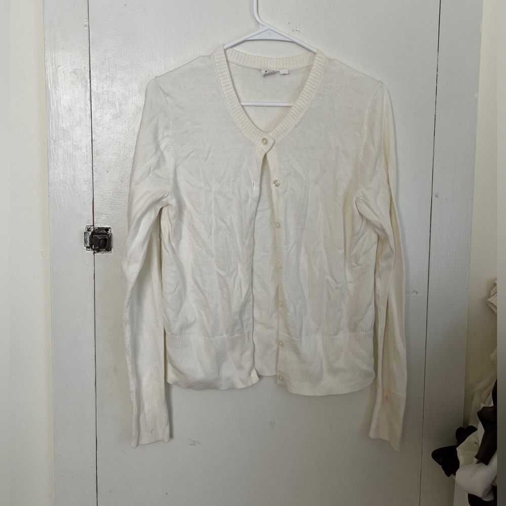 white soft cardigan 🤎